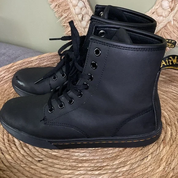 Womens Dr. Martens Sheridan 8-Eye Boot - matte Black Size 6 - Picture 4 of 12